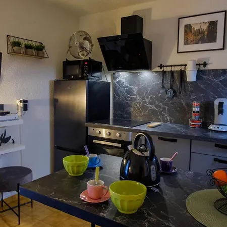 Beautiful With Pool Close To The Beaches דירה