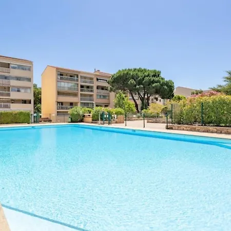 Beautiful With Pool Close To The Beaches דירה *